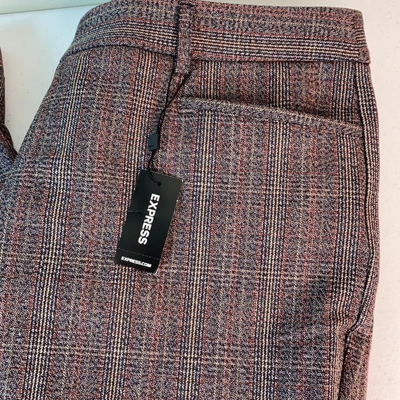 Express Columnist Mid Rise Barely Boot Pant - Picture 3 of 8